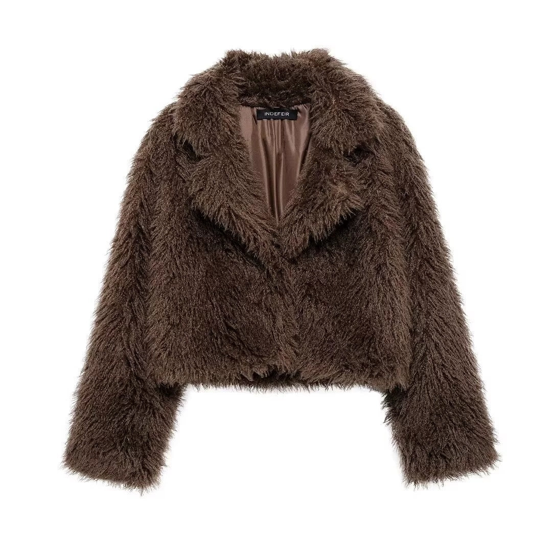 Damen Kurzjacke im Cropped‑Schnitt aus fluffigem Hochflor‑Faux‑Fur mit tiefem Schalkragen Drune