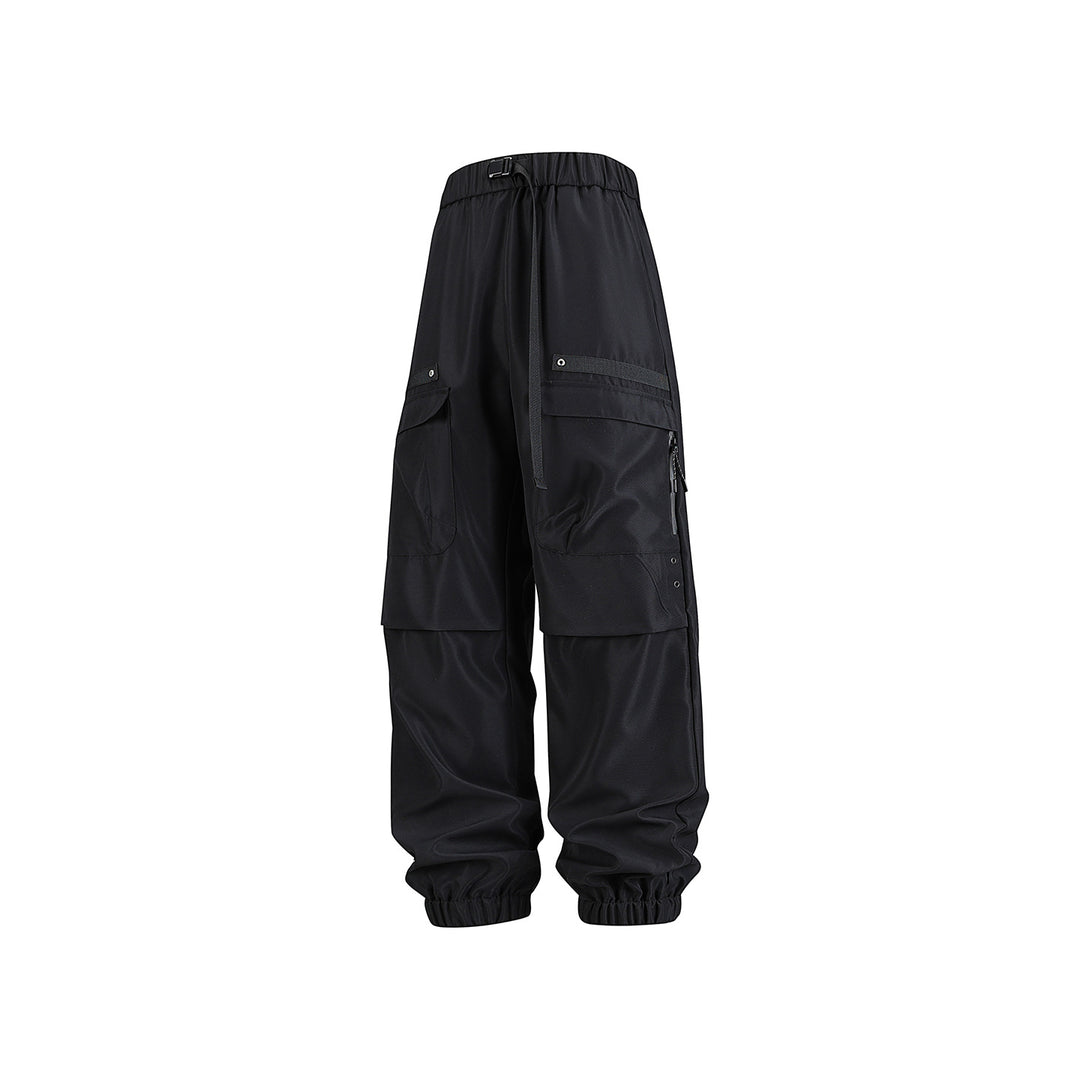 Herren weite Cargo-Jogginghose im Tech‑Utility‑Look mit elastischem Bund und multifunktionalen Klapptaschen Drune
