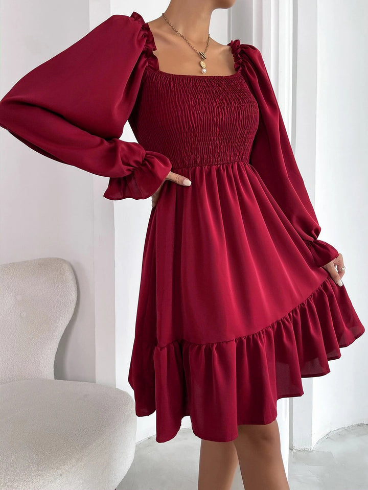 Damen eingearbeitetes Minikleid mit voluminösen Rüschenärmeln und Square-Neck Drune