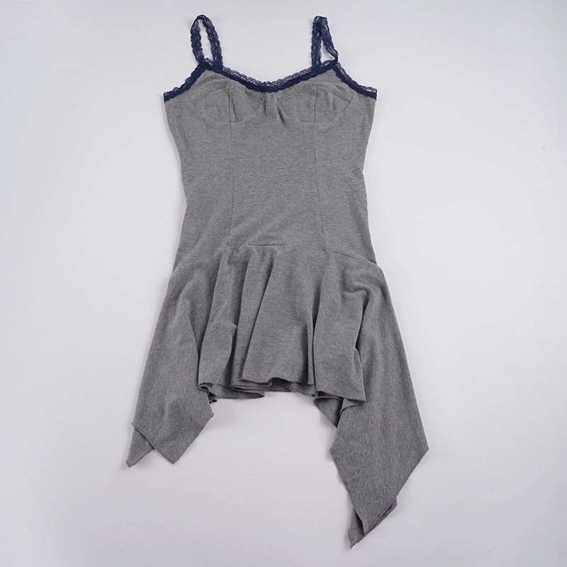 Damen Kleid mit verspieltem asymmetrischem Saum und eleganten Spitzenakzenten Drune
