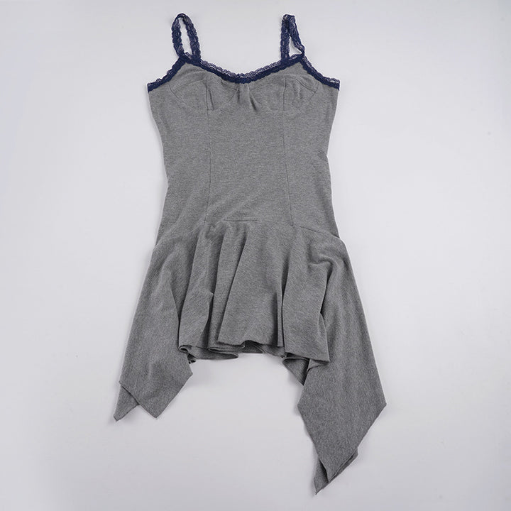 Damen Kleid mit verspieltem asymmetrischem Saum und eleganten Spitzenakzenten Drune