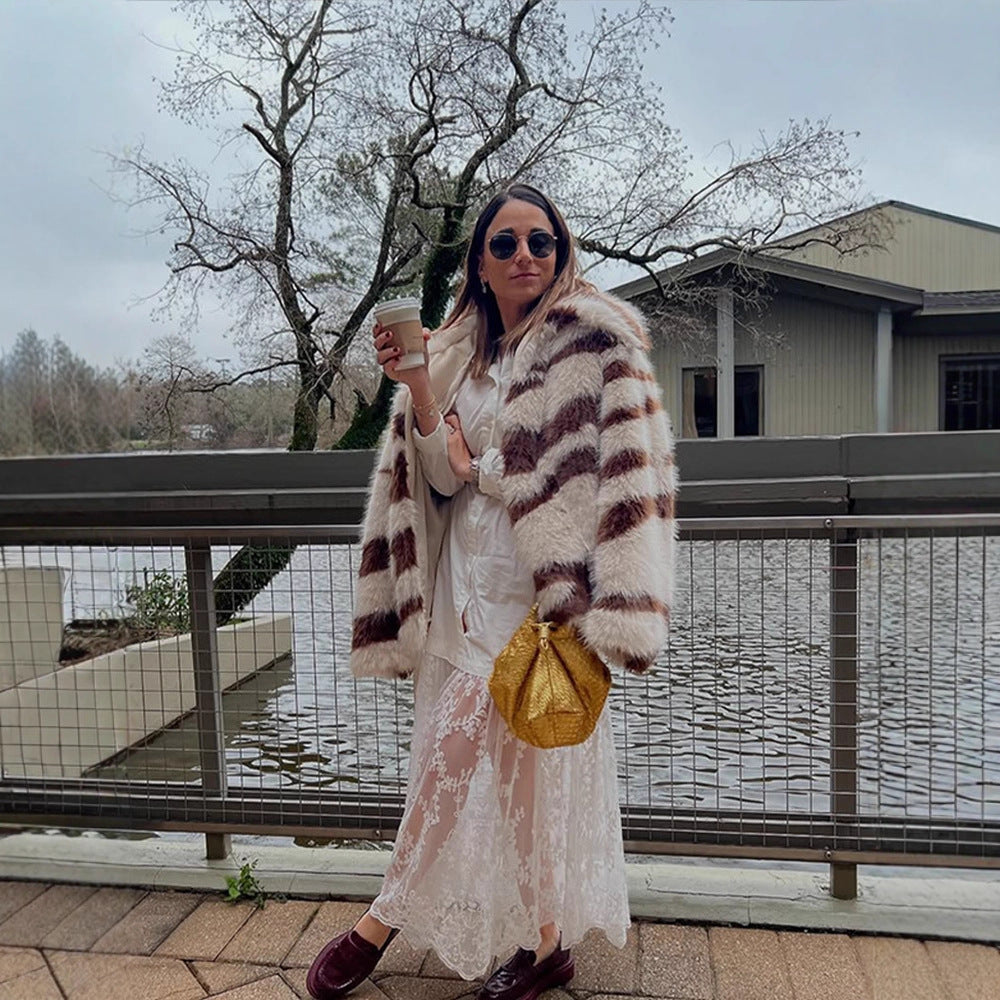Damen Gestreifter Oversize Kunstpelz-Mantel mit kurzem Boxy-Schnitt Drune