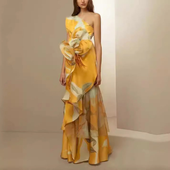 Damen Hochzeitskleid mit asymmetrischem Design und floralen Akzenten Drune