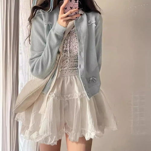 Damen Strickjacke mit zarter Blumenapplikation und Rüschensaum Drune