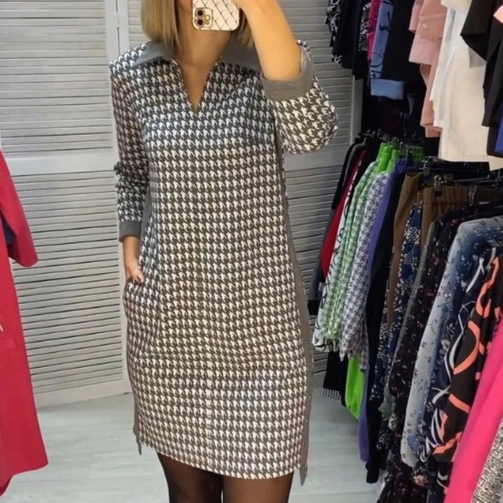 Damen nan knielanges Strickkleid mit Hahnentritt, Polokragen und seitlichen Eingrifftaschen Drune
