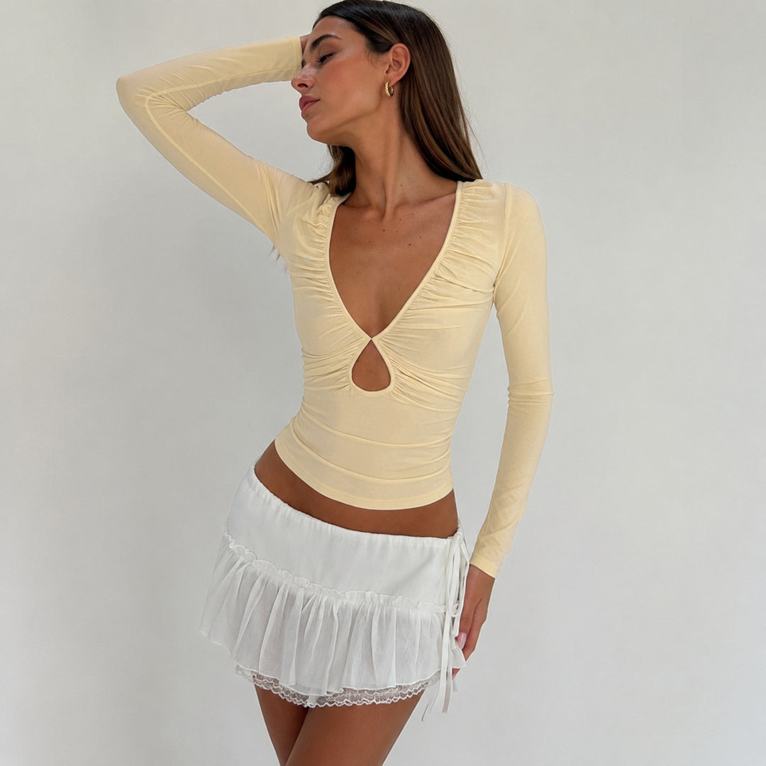 Damen nan tailliertes Langarmshirt mit tiefem V-Ausschnitt, Raffung und Schlüssel‑Cutout Drune