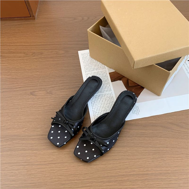 Damen Quadratische Slip-On Mules mit Punktmuster, feiner Zierschleife und Komfortfußbett Drune
