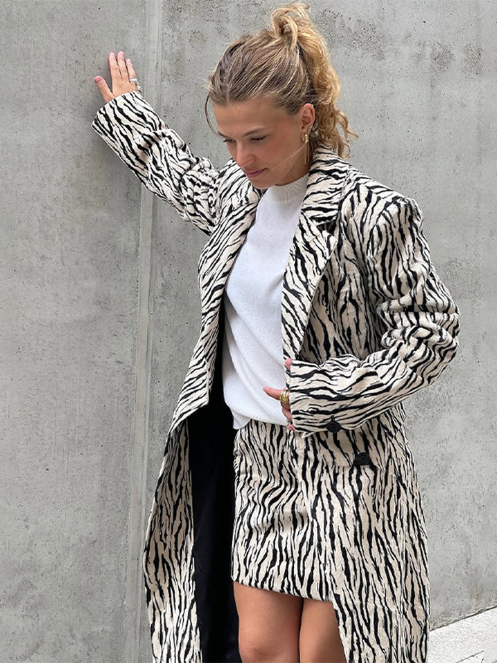 Damen modischer Langmantel mit animalischem Print Drune