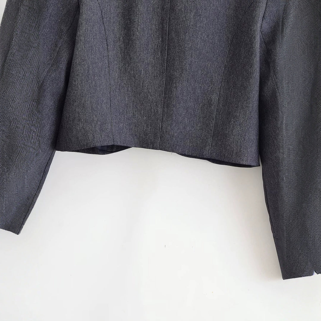 Damen Kurzblazer im Bolero‑Schnitt mit Spitzenbesatz und dekorativen Knöpfen Drune