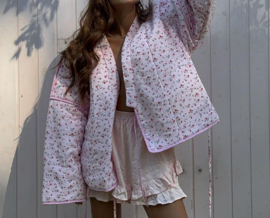 Damen Gepolsterte Kurz-Steppjacke mit floralem Micro-Print, Kontrastpaspel & Boxy-Silhouette Drune