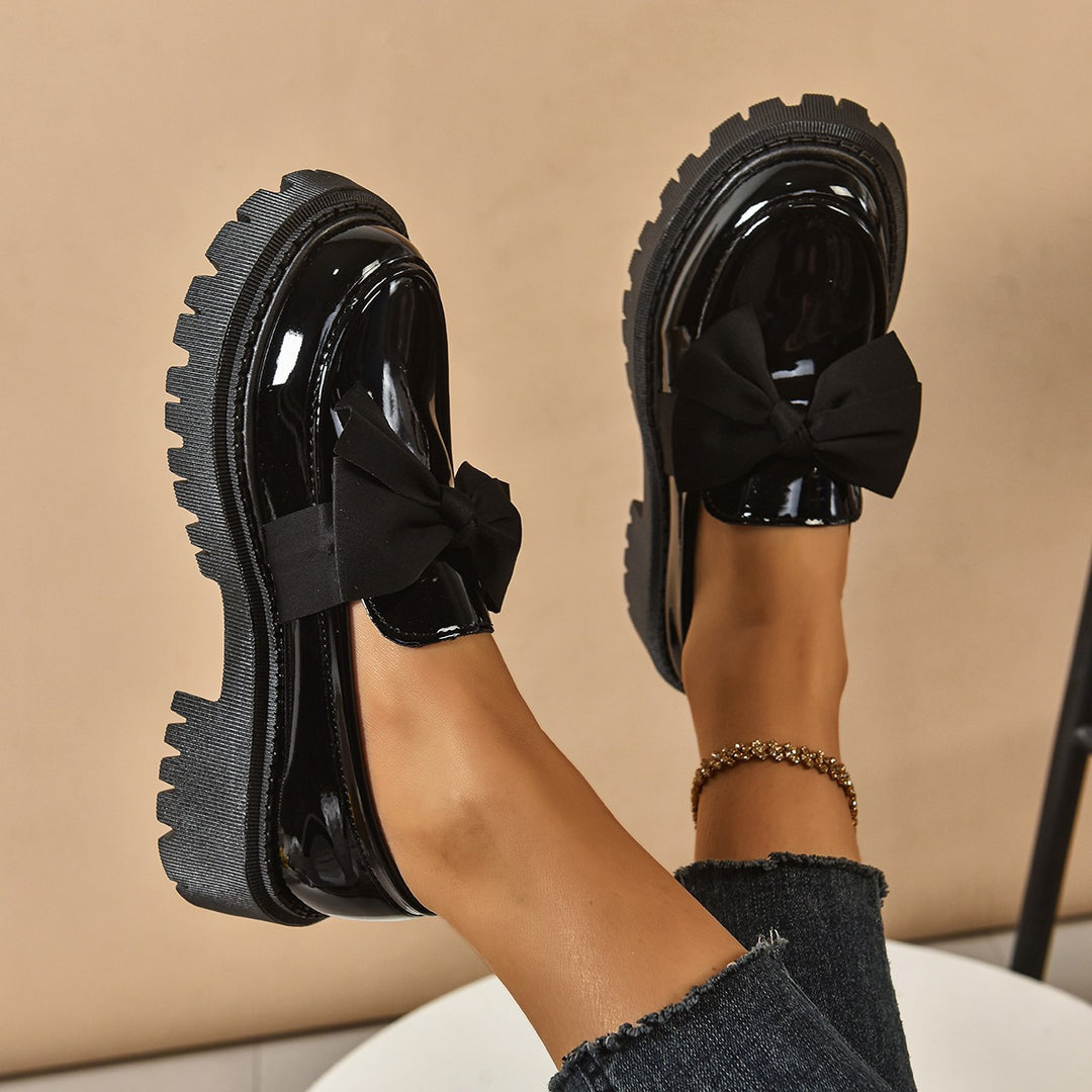 Damen Lack-Loafer mit markanter Profilsohle und Zierschleife Drune