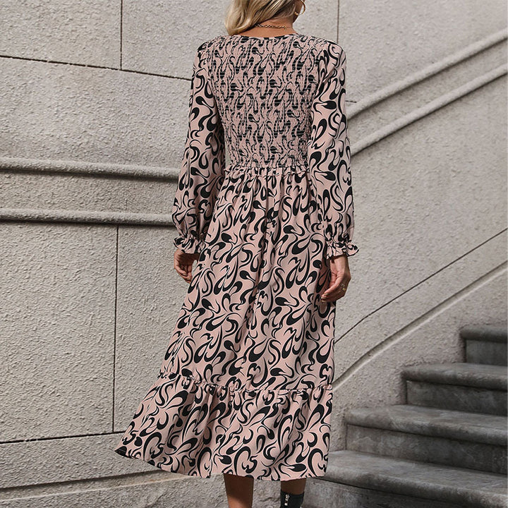 Damen Maxikleid mit Smok-Einsatz, V-Ausschnitt und Volantstufen Drune