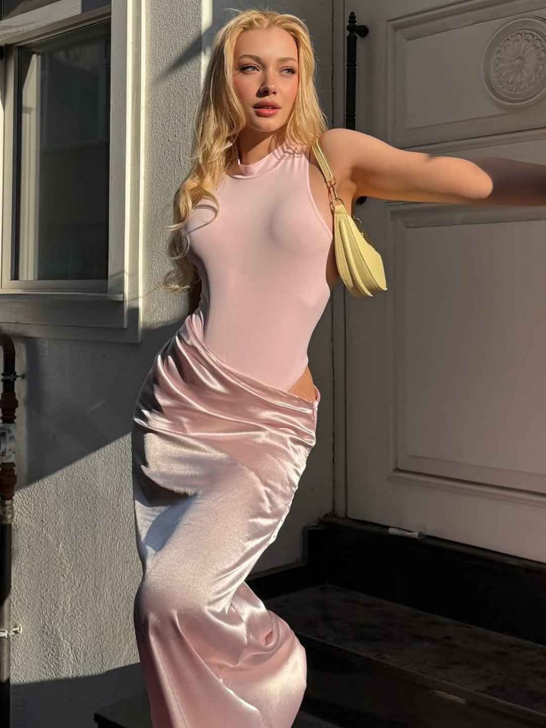 Damen Elegantes Maxikleid mit figurformendem Halterneck und drapiertem Rock Drune