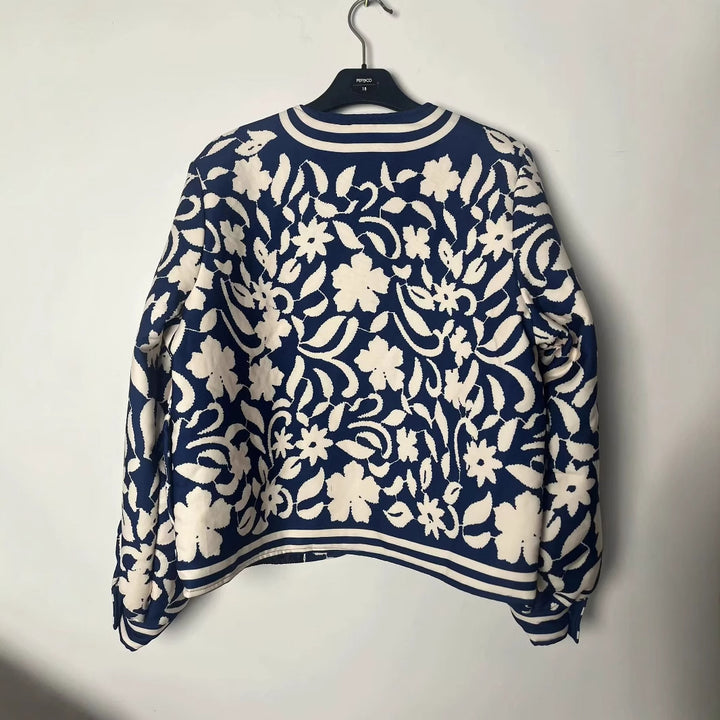 Damen nan gesteppte Kurzjacke im ornamentalen Bandana‑Print mit Rundhalsausschnitt und Zierpaspel Drune