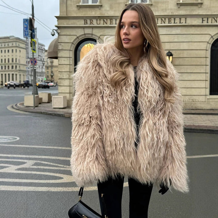 Damen Kurzjacke aus voluminösem Lammfellimitat mit lockiger Struktur Drune