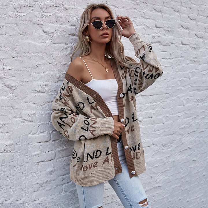 Damen Oversize-Strickcardigan mit Buchstabenjacquard, tiefem V‑Ausschnitt und Knopfleiste Drune
