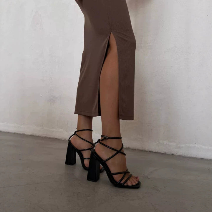 Damen Maxikleid mit feinen Spaghettiträgern und seitlichem Schlitz Drune