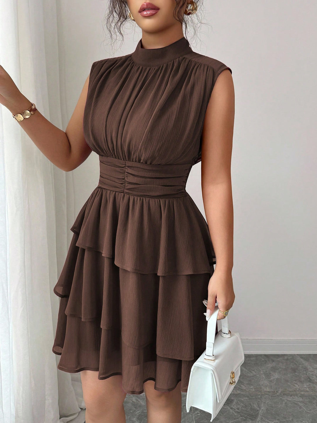 Damen Ärmelloses Chiffon-Stufenkleid mit Stehkragen und taillierter Raffung Drune