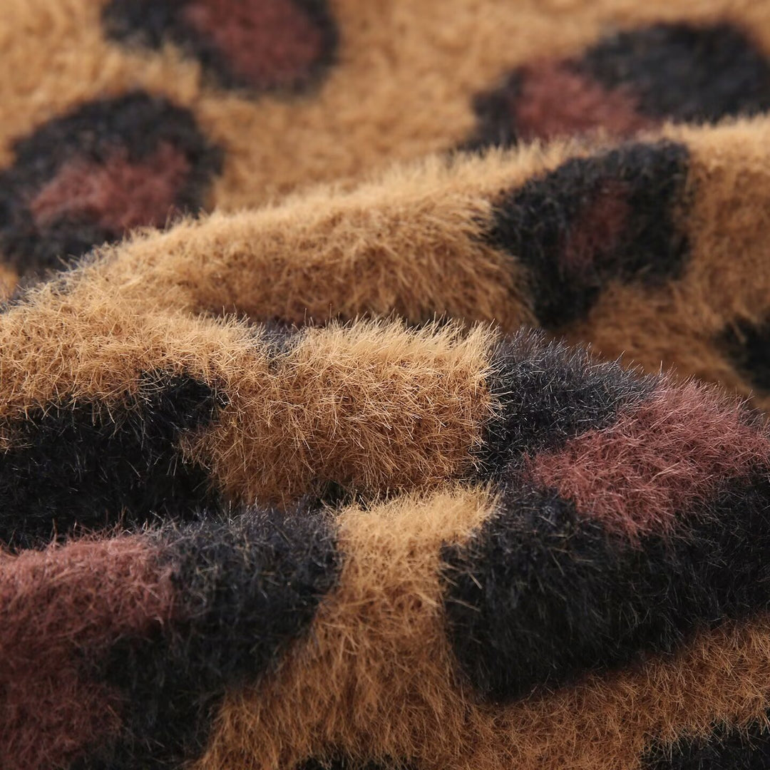 Damen Flauschige Strickjacke im Leoprint mit Rundhals und Knopfleiste Drune