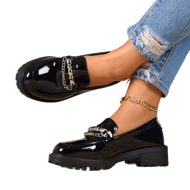 Damen Lack-Loafer mit profilierter Gummisohle und Kettendetail Drune