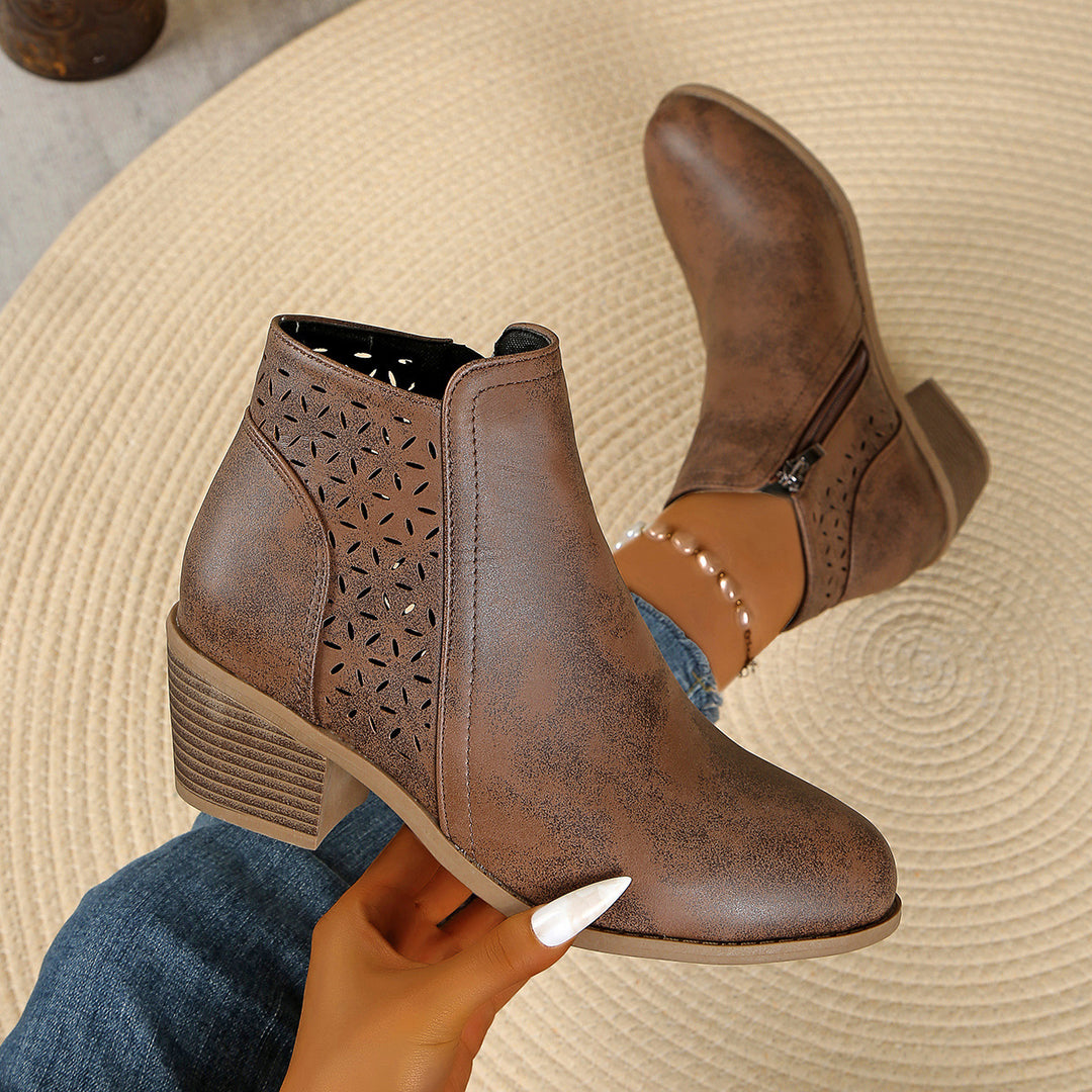 Damen nan knöchelhohe Stiefelette mit Laser-Cut-Perforation, seitlichem Reißverschluss und mittelhohem Blockabsatz Drune