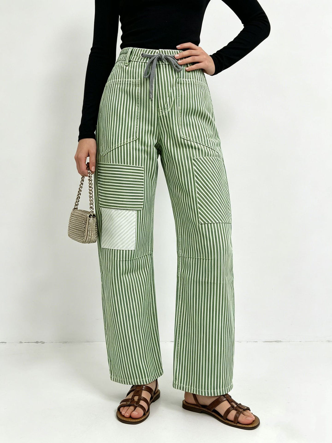 Damen nan High‑Waist Relaxed‑Hose mit vertikalem Streifenmuster, aufgesetzten Knie‑Patches und Kordelzug Drune