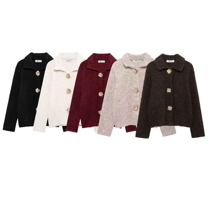 Damen nan kurze Bouclé-Teddyjacke mit dekorativen Blumenknöpfen, Hemdkragen und kastigem Schnitt Drune