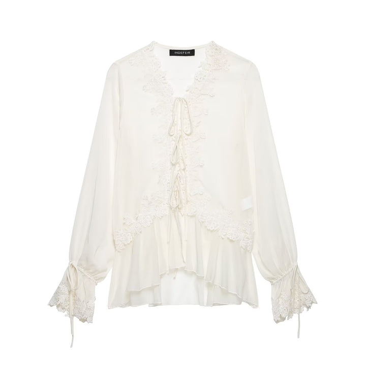 Damen Romantische Chiffonbluse mit Spitzenbesatz, V‑Ausschnitt und Volantstufen Drune