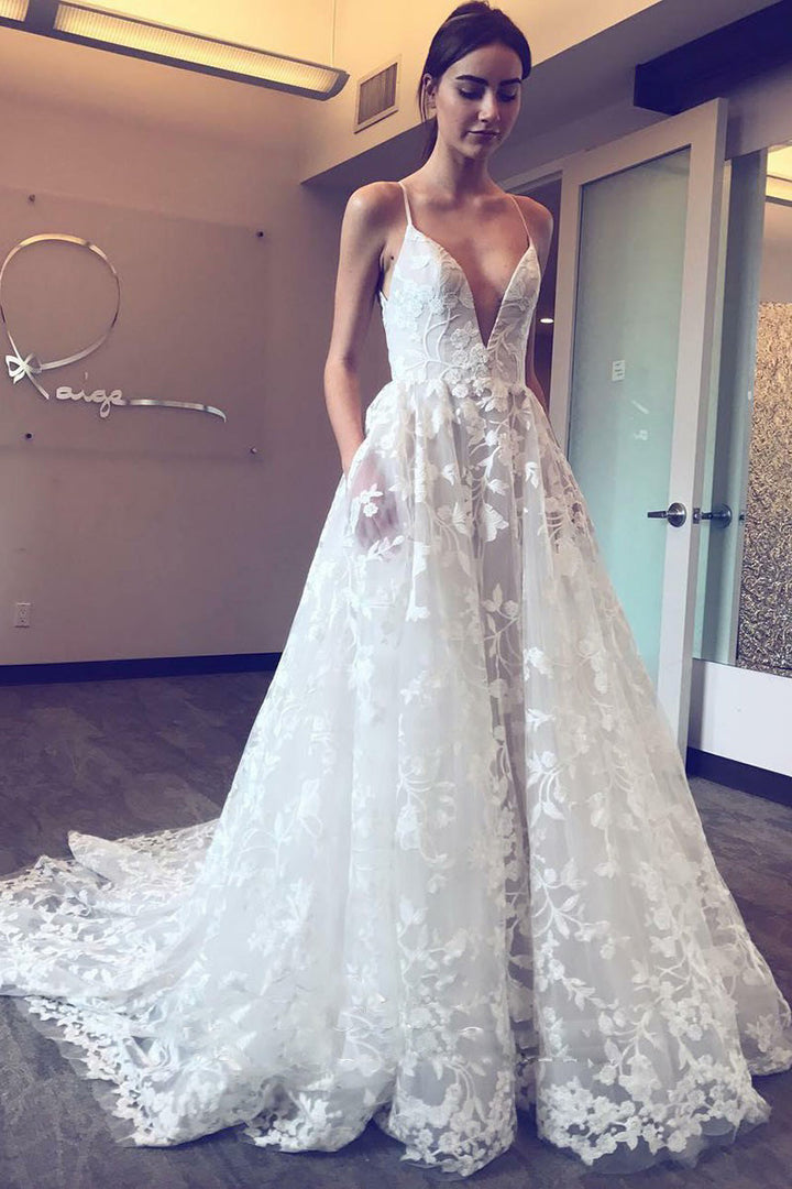 Damen Hochzeitskleid mit tiefem V-Ausschnitt und filigraner Spitze Drune