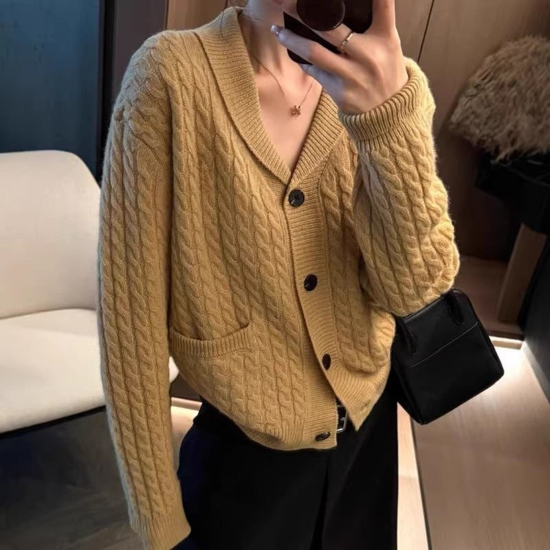 Damen Strickjacke mit doppeltem Kragen und praktischen Taschen Drune