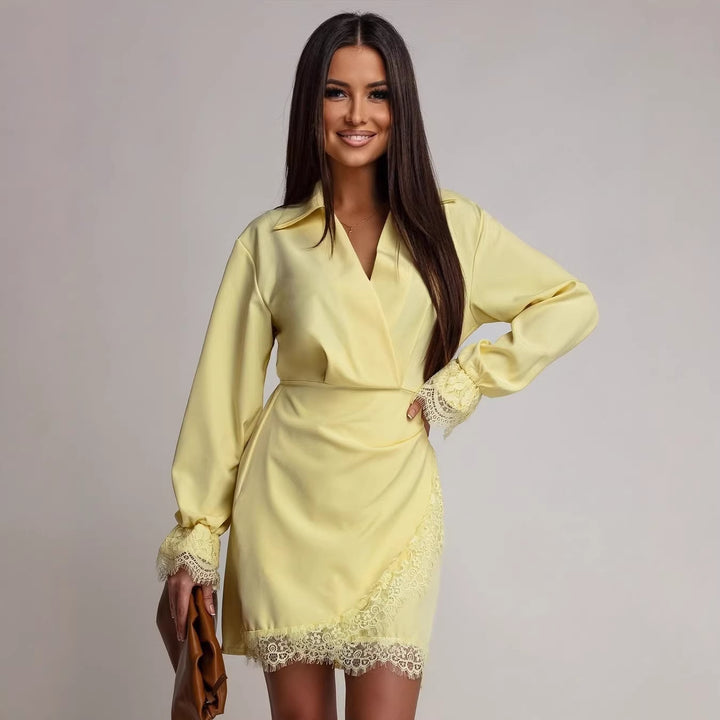 Damen Figurbetontes Wickel-Minikleid mit Spitzenbesatz und Hemdkragen Drune