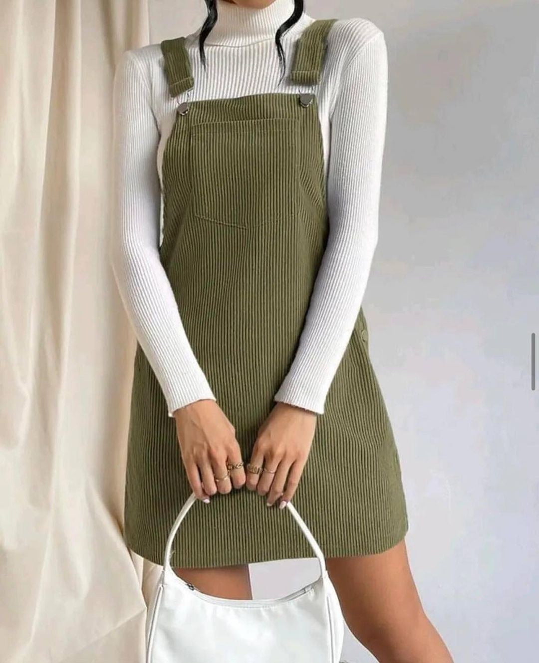 Damen Latzkleid aus Cord mit Knopfdetails Drune