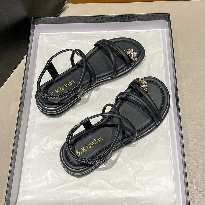 Damen Flache Riemchensandalen mit Zehensteg, elastischem Fersenriemen und Schmuckapplikation Drune