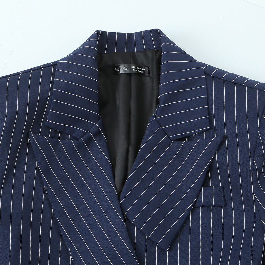 Damen nan taillierter Nadelstreifen-Blazer mit asymmetrischem Revers und Pattentaschen Drune