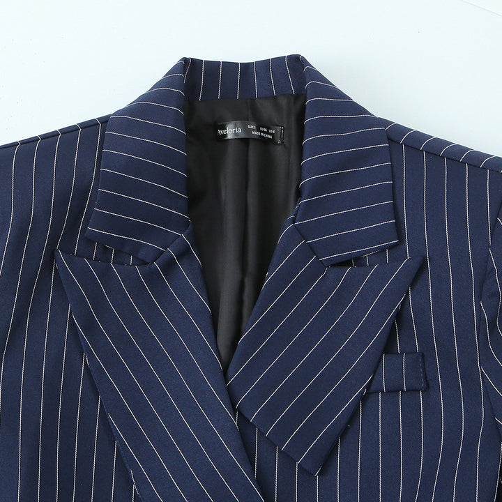Damen nan taillierter Nadelstreifen-Blazer mit asymmetrischem Revers und Pattentaschen Drune