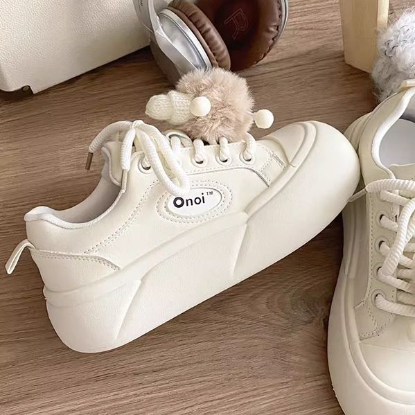 Damen Sneakers mit modischen Pompon-Applikationen und bequemer Sohle Drune