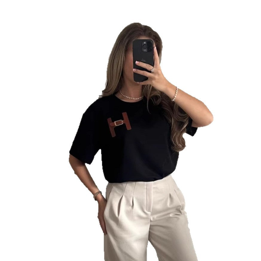 Damen modisches T-Shirt mit einzigartigem Logodetail und lässigem Schnitt
