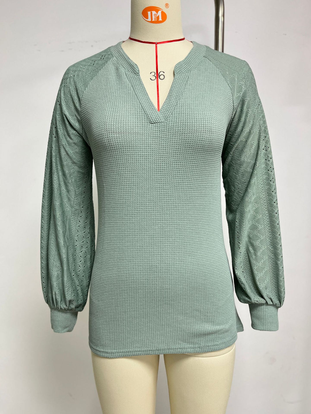 DamenLangarmshirt mit strukturiertem V-Ausschnitt und weiten Ärmel Drune