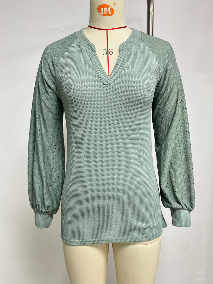 DamenLangarmshirt mit strukturiertem V-Ausschnitt und weiten Ärmel Drune