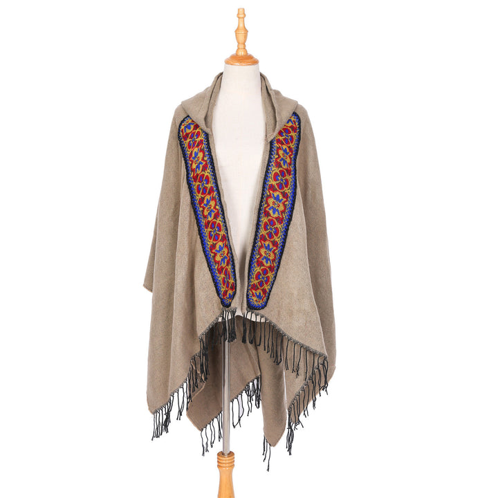 Damen Kapuzenponcho aus Wollmix mit kontrastreicher Blumenstickerei und Fransensaum Drune