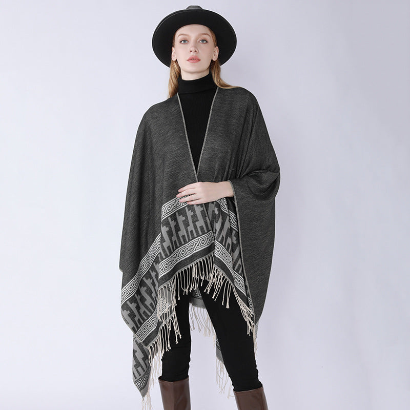 Damen Capeponcho aus feinem Wollmix mit ornamentaler Bordürenkante und Zipfelrand Drune
