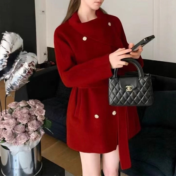 Damen modische Kurzjacke mit asymmetrischem Kragen und goldenen Knopfdetails Drune