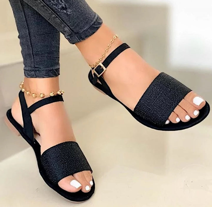 Damen nan flache Sandalette mit breiter Strassbandage und verstellbarem Knöchelriemen Drune