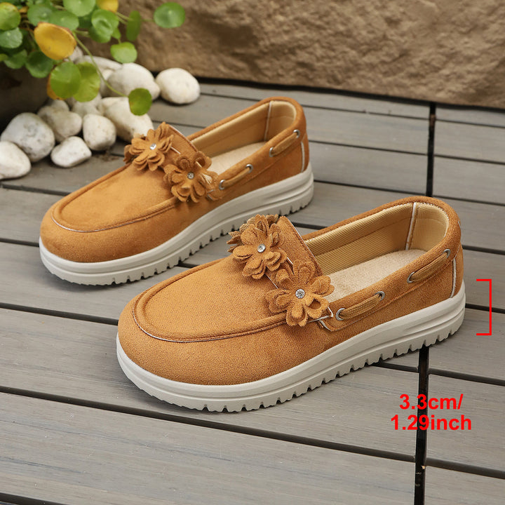 Damen Velours‑Slipper mit Blumenapplikation und profilierter Plateau‑Sohle Drune