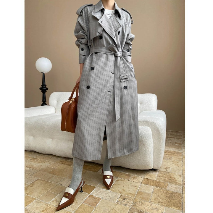 Damen eleganter Trenchcoat mit modernen Streifendetails und Gürtel Drune
