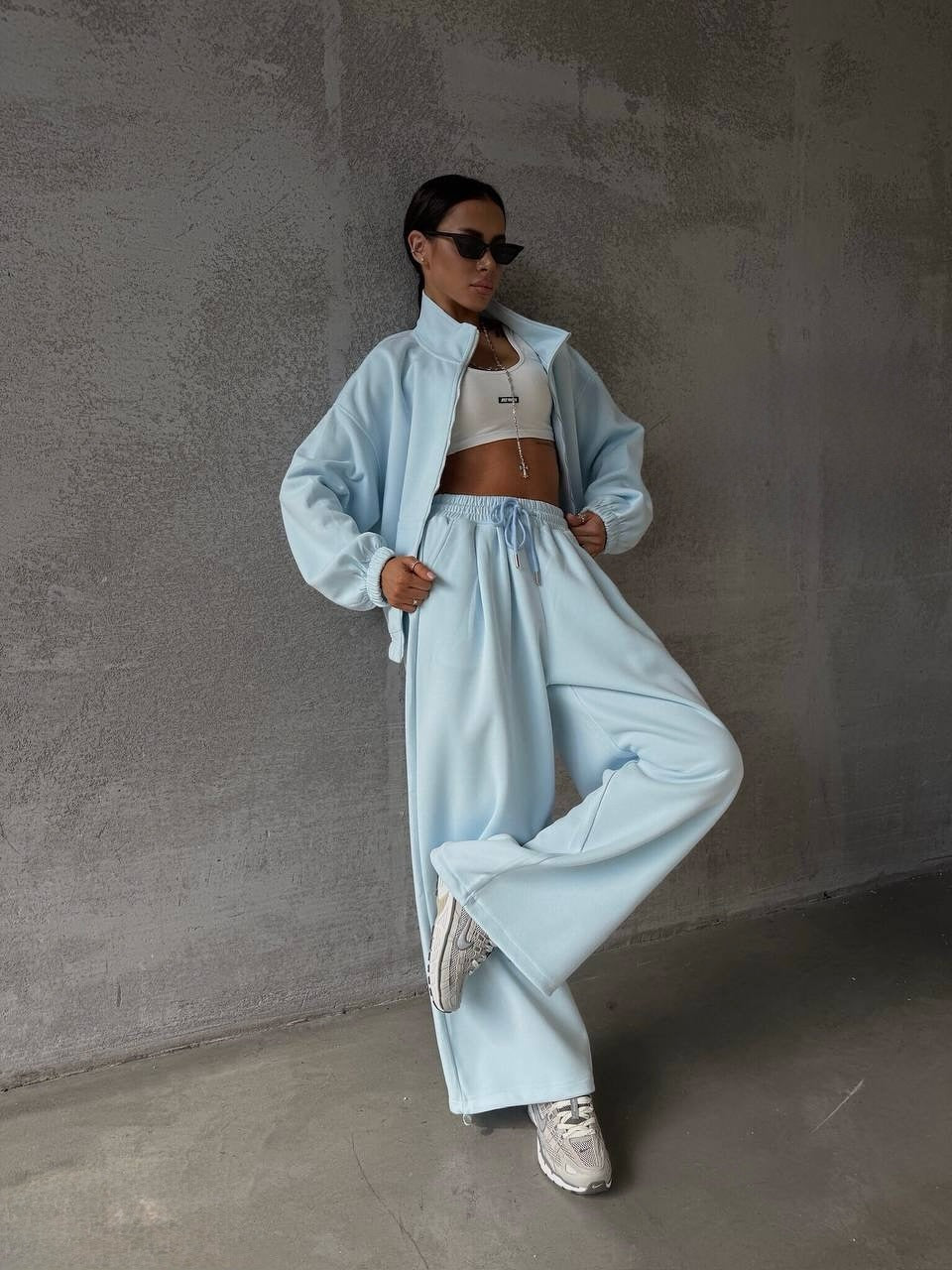 Damen lässiger Freizeitanzug mit oversized Jacke und weitem Bund Drune