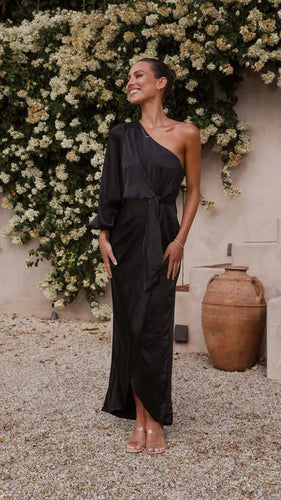 Drune | Maxikleid aus Satin mit Einer Schulte