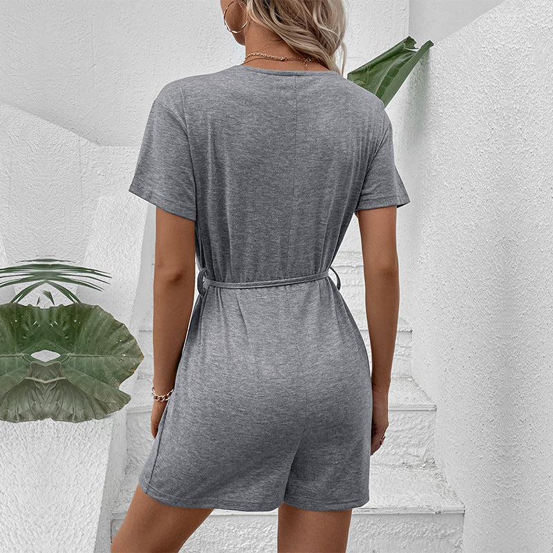 Damen lässiger Kurzoverall mit taillierbarem Gürtel und knöpfbarem Ausschnitt Drune