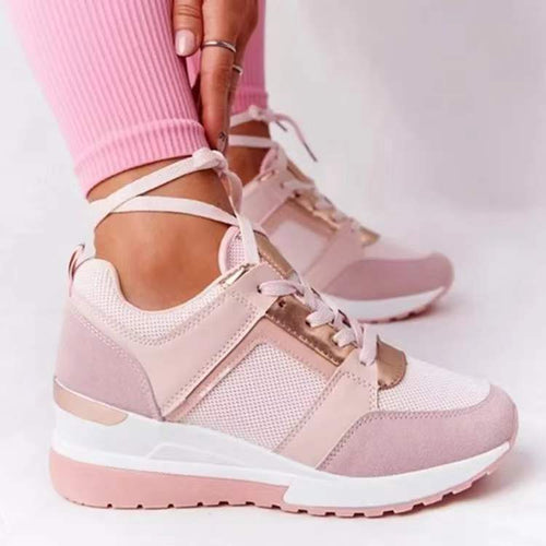 Damen Keil-Sneaker mit perforiertem Obermaterial, gepolstertem Komfortkragen und reflektierenden Metalldetails Drune