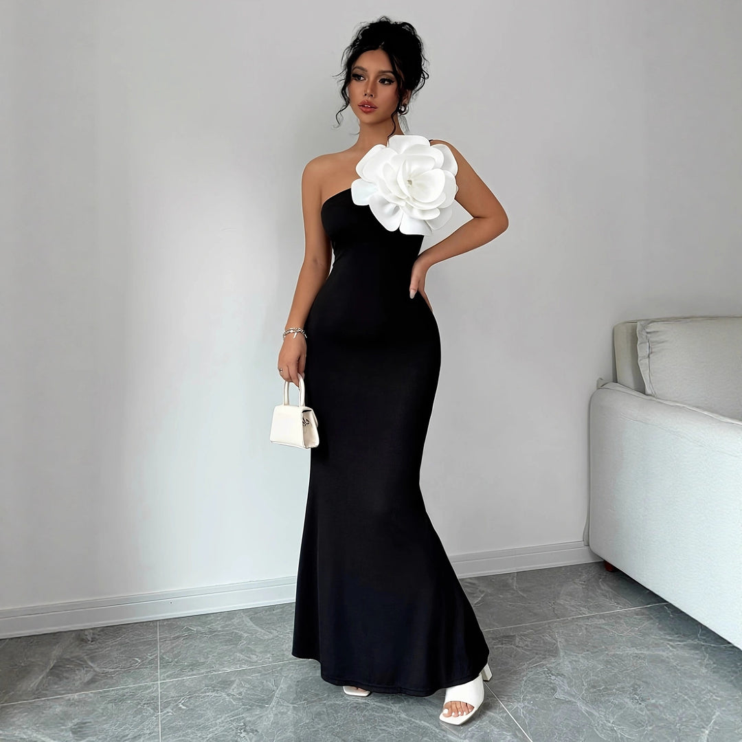 Damen figurbetontes Maxikleid mit asymmetrischem Design und dekorativer Blütenapplikation Drune